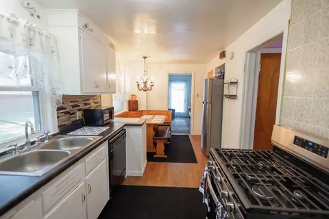Entry Way - 1975 E Linden St, Kankakee, IL 60901 photo 1 of 2