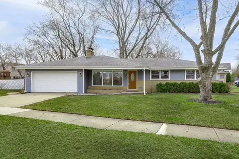 815 E Bryn Mawr Ave, Roselle, IL 60172