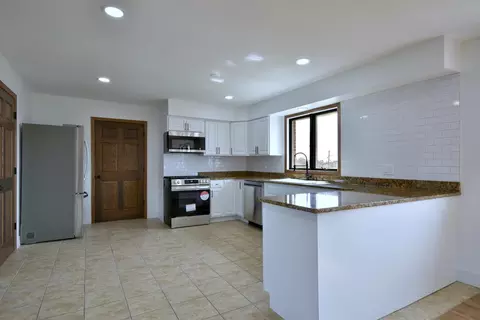 Kitchen - 4155 W Pauling Rd, Monee, IL 60449 photo 4 of 4
