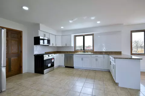 Kitchen - 4155 W Pauling Rd, Monee, IL 60449 photo 3 of 4