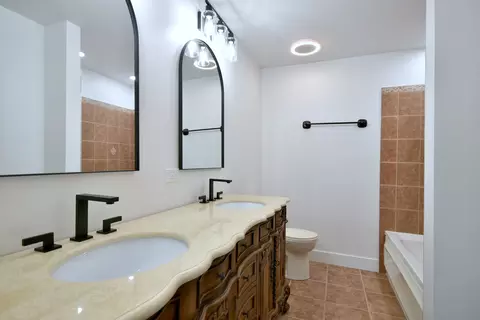 Bath - 4155 W Pauling Rd, Monee, IL 60449 photo 3 of 5
