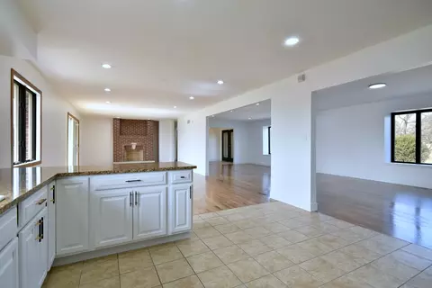 Living - 4155 W Pauling Rd, Monee, IL 60449 photo 11 of 12