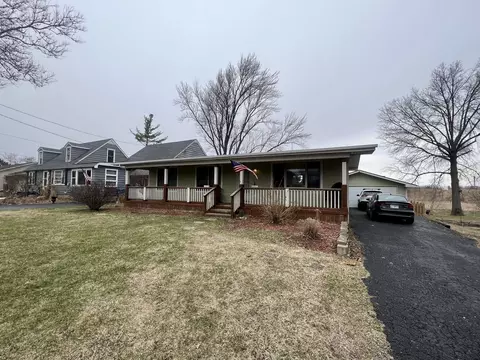 194 E Plank Rd, Burlington, IL 60109