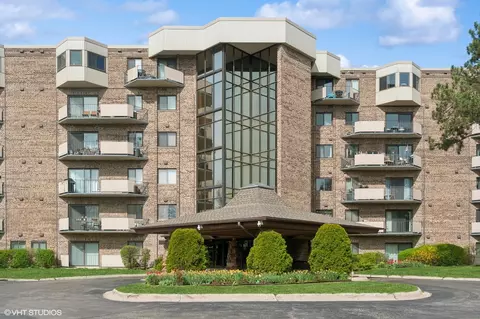 1243 E Baldwin Ln #400, Palatine, IL 60074