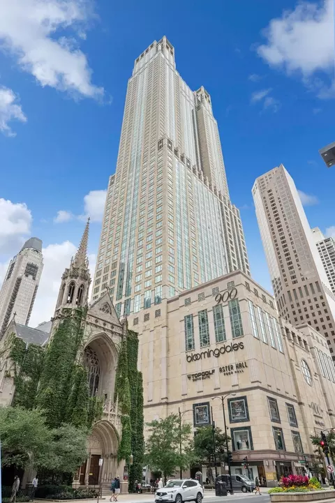 132 E Delaware Pl #5706, Chicago, IL 60611