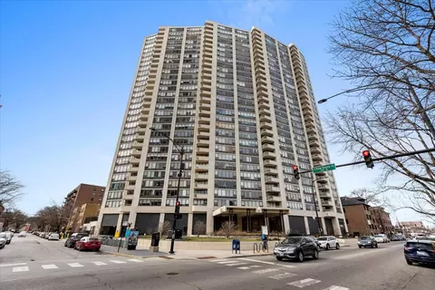 3930 N Pine Grove Ave #413, Chicago, IL 60613