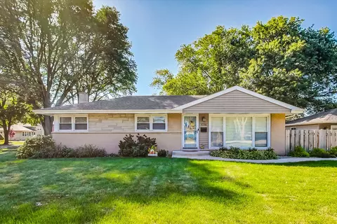 1036 N Gibbons Ave, Arlington Heights, IL 60004