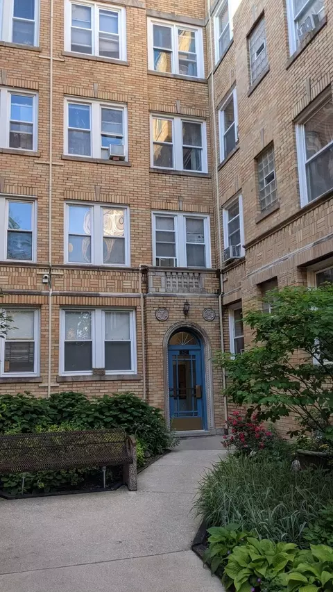 842 W Ainslie St #I-2, Chicago, IL 60640