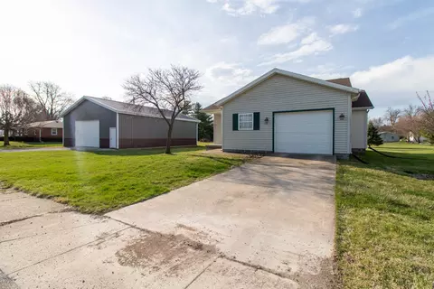110 E Main St, Stanford, IL 61774