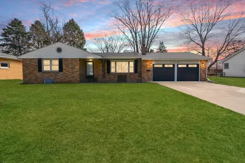 908 N Maple St, Normal, IL 61761