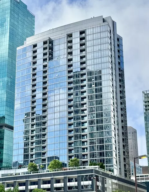 240 E Illinois St #2705, Chicago, IL 60611
