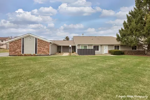 601 Devonshire Ct #D, Mchenry, IL 60050