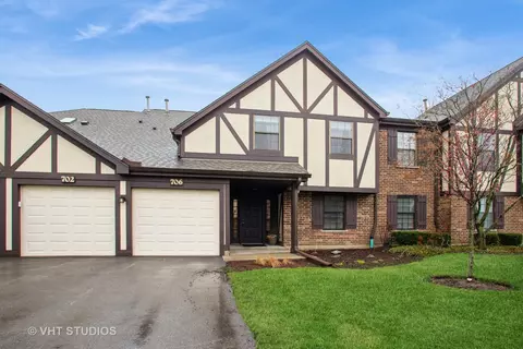 704 Elizabeth Dr #B, Wood Dale, IL 60191