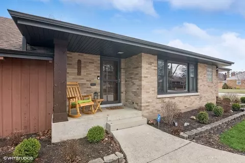 729 S Fairfield Ave, Elmhurst, IL 60126