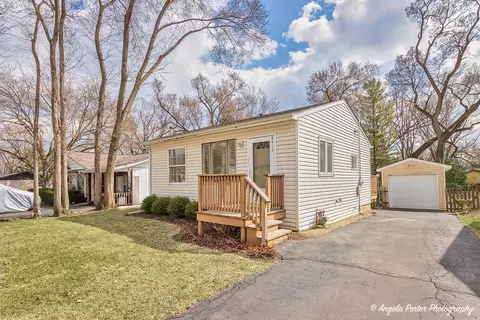 8411 Dorr Rd, Wonder Lake, IL 60097