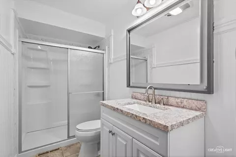 Bath - 26 W065 Jerome Ave, Wheaton, IL 60187 photo 1 of 2