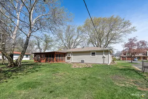 Exterior - 26 W065 Jerome Ave, Wheaton, IL 60187 photo 4 of 5
