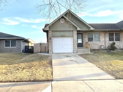 2517 Red Oak Trl, Crest Hill, IL 60403