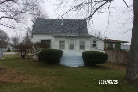504 N Chicago St, Watseka, IL 60970
