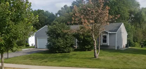 4712 Southhampton Dr, Island Lake, IL 60042