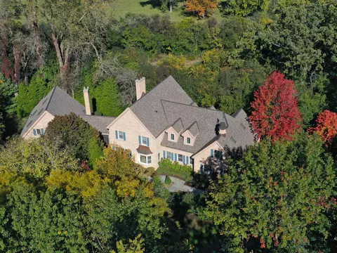 380 Belle Foret Dr, Lake Bluff, IL 60044