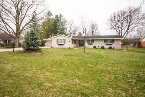 1401 Eustace Dr, Dixon, IL 61021