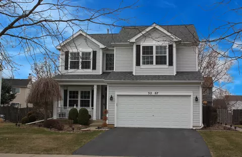 3207 New Market Ave, Carpentersville, IL 60110