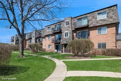 9397 Bay Colony Dr #1E, Des Plaines, IL 60016