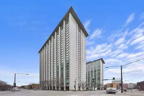 3600 N Lake Shore Dr #207, Chicago, IL 60613
