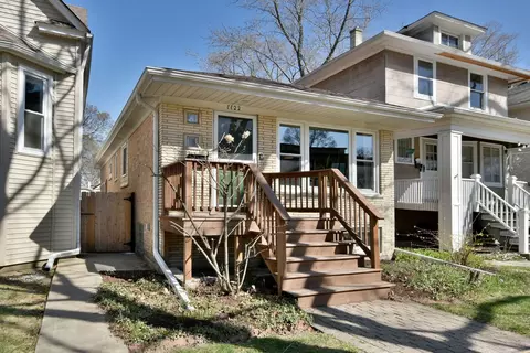 1122 S Cuyler Ave, Oak Park, IL 60304