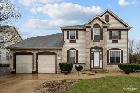 800 Hedgerow Ct, Oswego, IL 60543