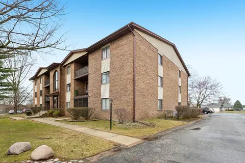 13426 W Circle Dr #301, Crestwood, IL 60445