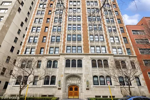 2920 N Commonwealth Ave #2B, Chicago, IL 60657