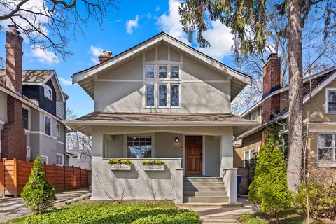 203 5th St, Wilmette, IL 60091