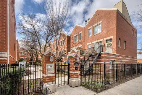 1541 W Henderson St #G, Chicago, IL 60657