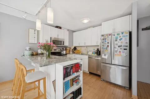 Kitchen - 33 E Cedar St #5C, Chicago, IL 60611 photo 2 of 2