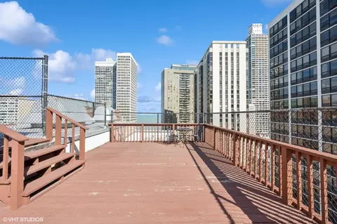 Exterior - 33 E Cedar St #5C, Chicago, IL 60611 photo 1 of 2
