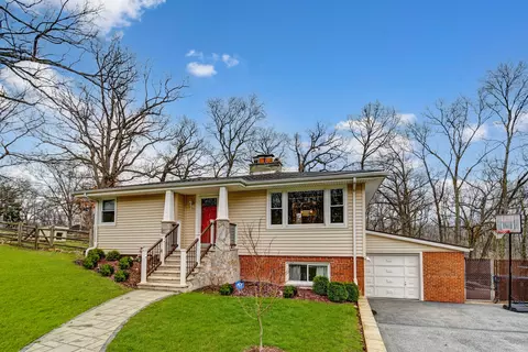 8949 W 103rd St, Palos Hills, IL 60465