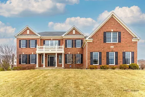 19 Rainier Cir, South Barrington, IL 60010