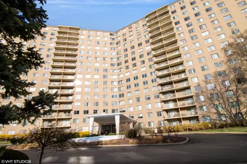 7061 N Kedzie Ave #813, Chicago, IL 60645