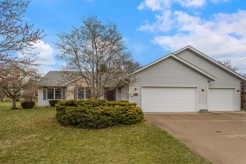 904 Heather Dr, Mahomet, IL 61853