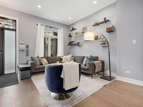 1168 E 54th St, Chicago, IL 60615 photo 4
