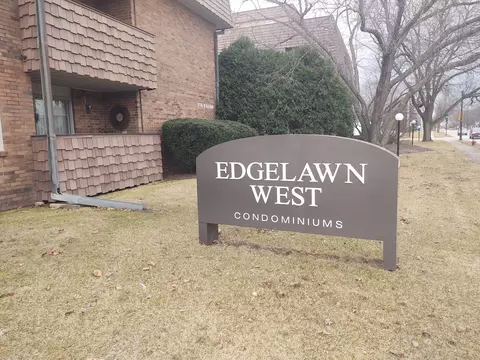 1730 W Galena Blvd #202W, Aurora, IL 60506