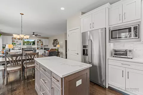 2789 Constitution Dr, Lindenhurst, IL 60046 photo 17