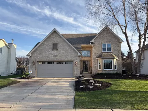 4820 Clearwater Ln, Naperville, IL 60564