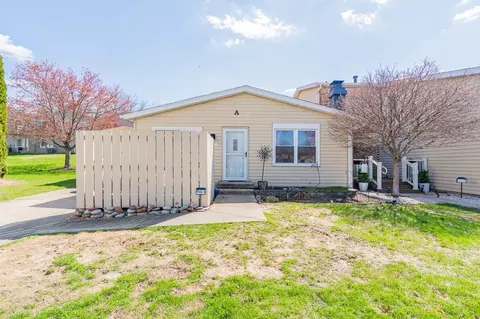 1542 Hunt Dr #A, Normal, IL 61761