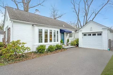 294 Wagner Rd, Northfield, IL 60093