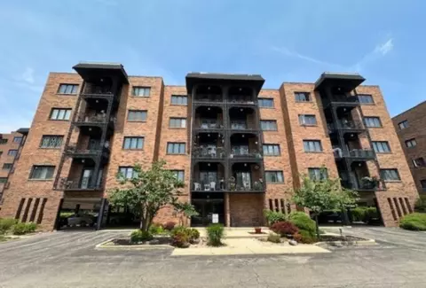 9374 Landings Ln #404, Des Plaines, IL 60016