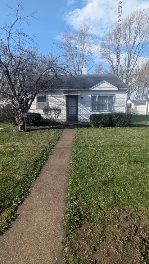 617 Woodlawn Ave, Mattoon, IL 61938