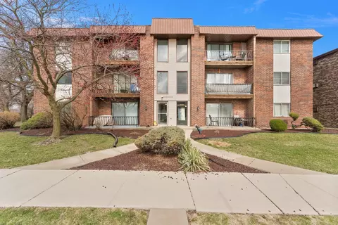 17701 Park Blvd #104, Lansing, IL 60438
